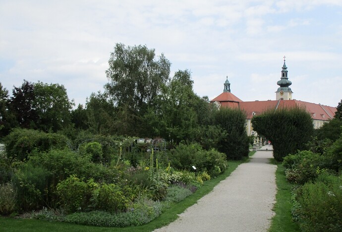 Seitenstetten Stift Garten.jpg